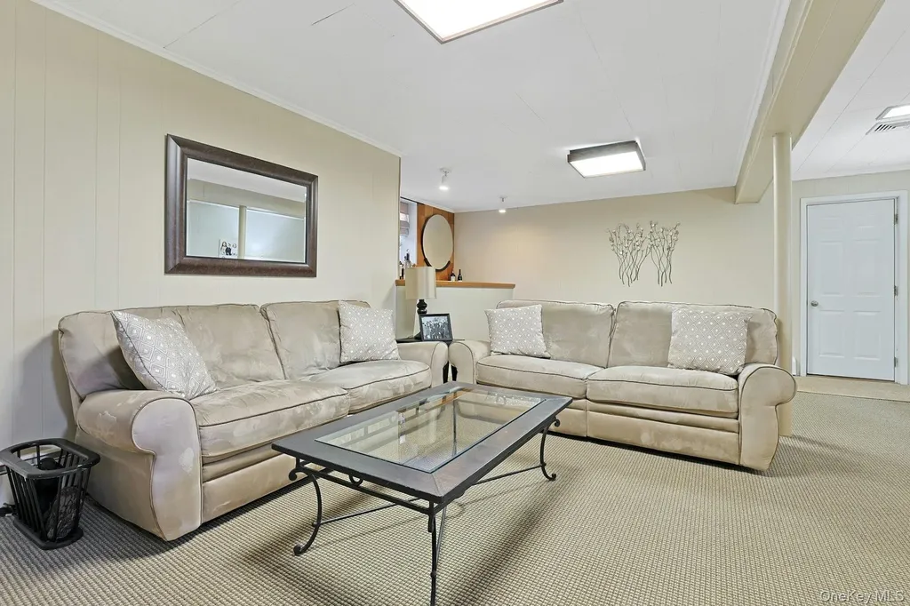 12 Greenwood Lane Valhalla NY 10595