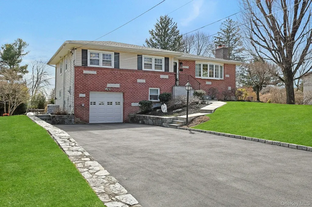 12 Greenwood Lane Valhalla NY 10595