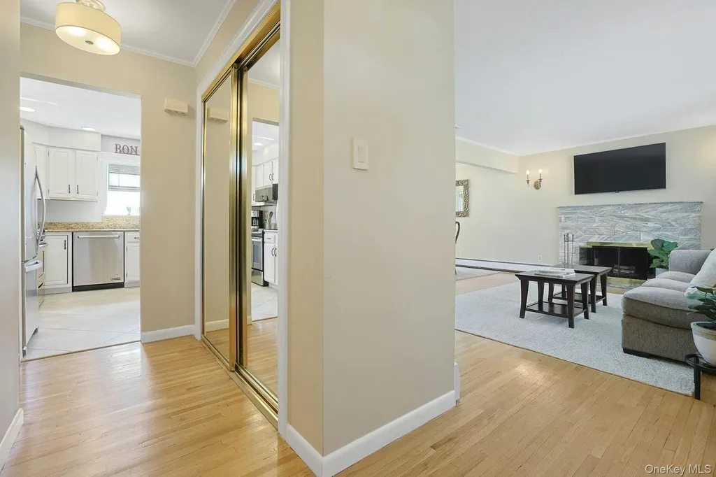 12 Greenwood Lane Valhalla NY 10595