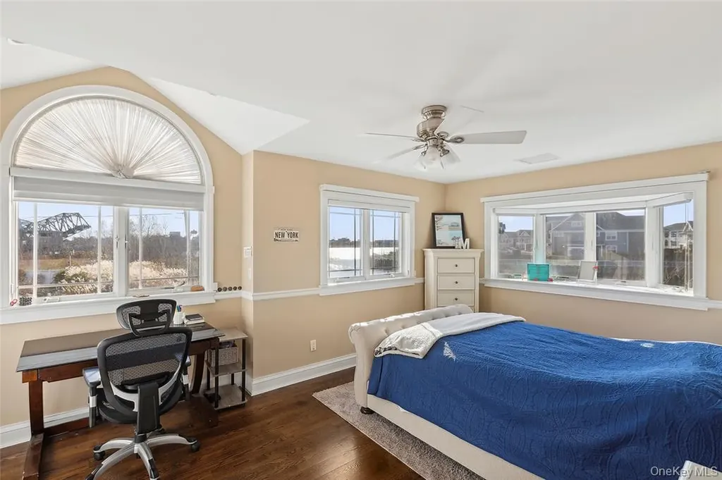 4 Quebec Road Island Park NY 11558