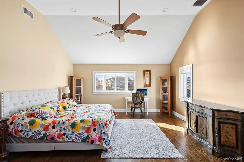 4 Quebec Road Island Park NY 11558