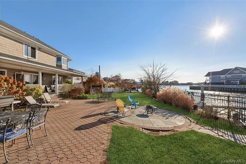 4 Quebec Road Island Park NY 11558
