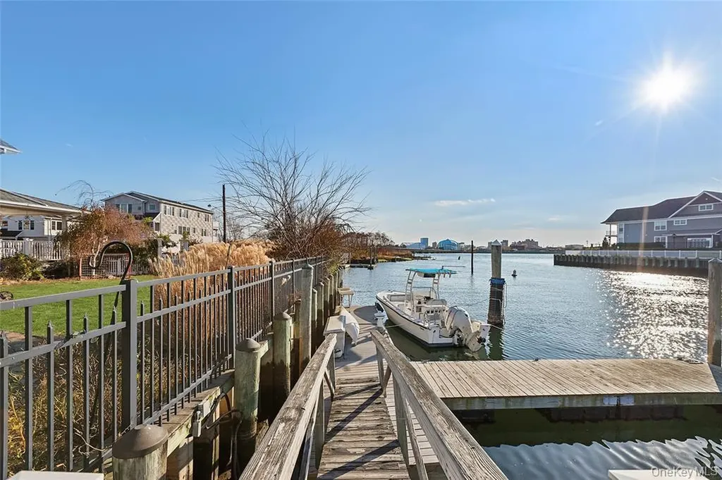 4 Quebec Road Island Park NY 11558