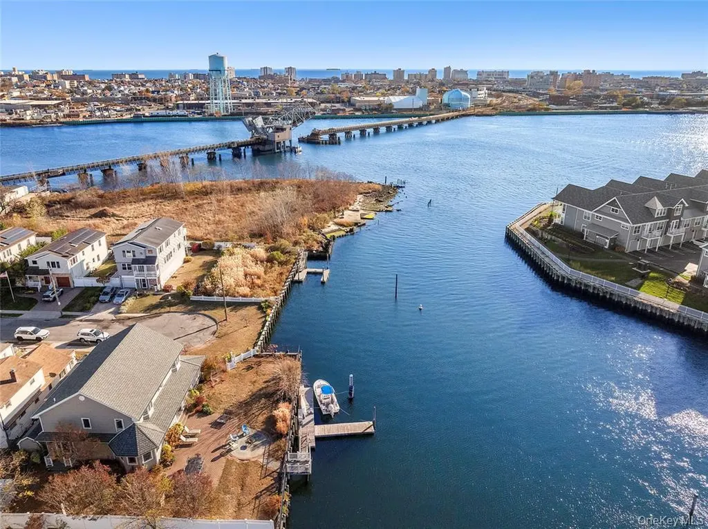 4 Quebec Road Island Park NY 11558