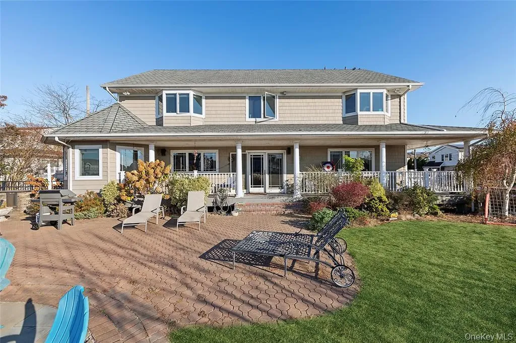 4 Quebec Road Island Park NY 11558