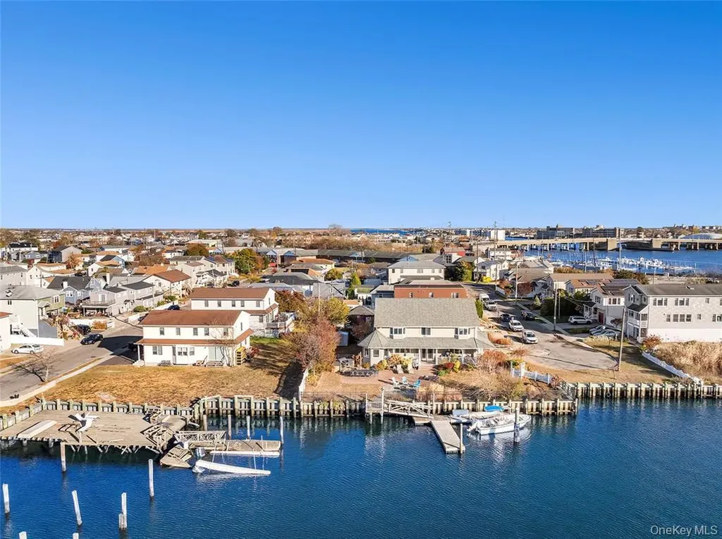 4 Quebec Road Island Park NY 11558
