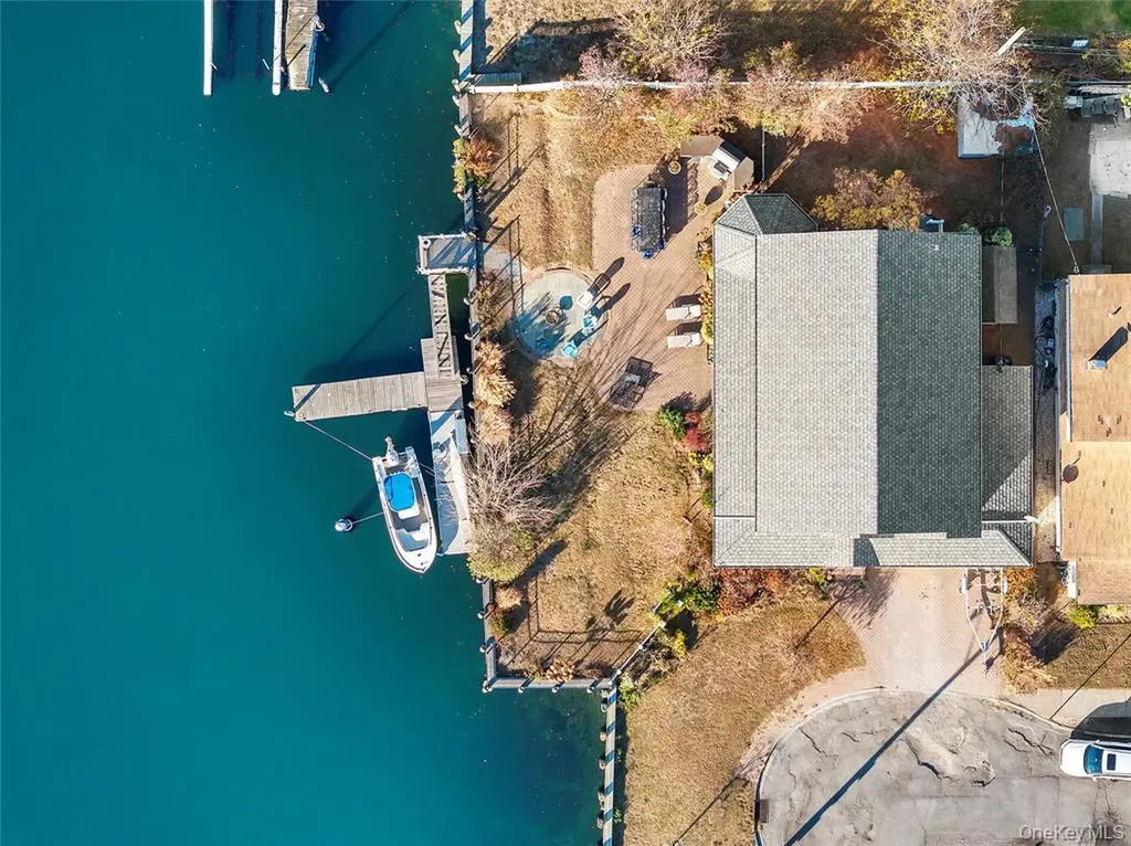 4 Quebec Road Island Park NY 11558