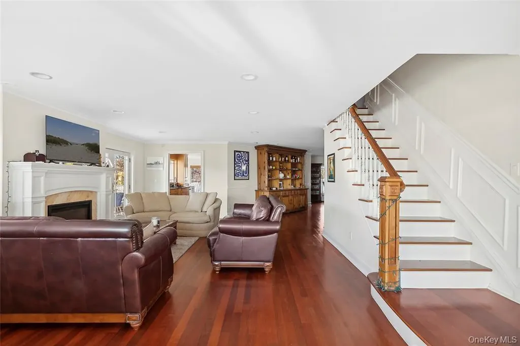 4 Quebec Road Island Park NY 11558