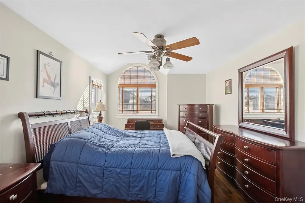 4 Quebec Road Island Park NY 11558
