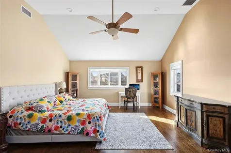 4 Quebec Road Island Park NY 11558