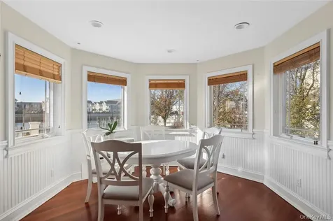 4 Quebec Road Island Park NY 11558