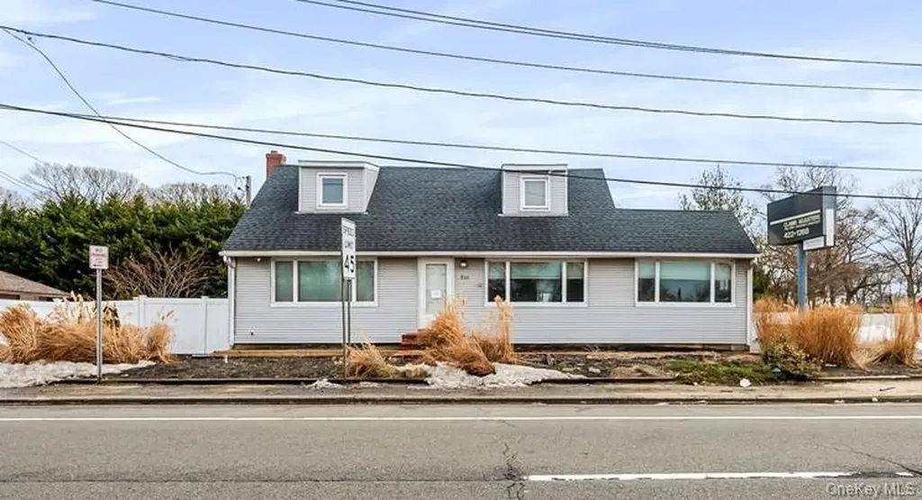 930 Sunrise Highway North Babylon NY 11704