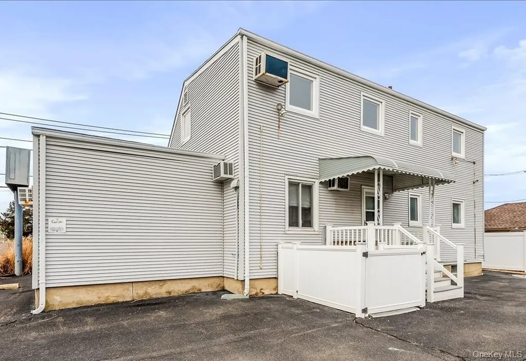 930 Sunrise Highway North Babylon NY 11704