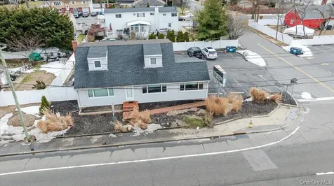 930 Sunrise Highway North Babylon NY 11704