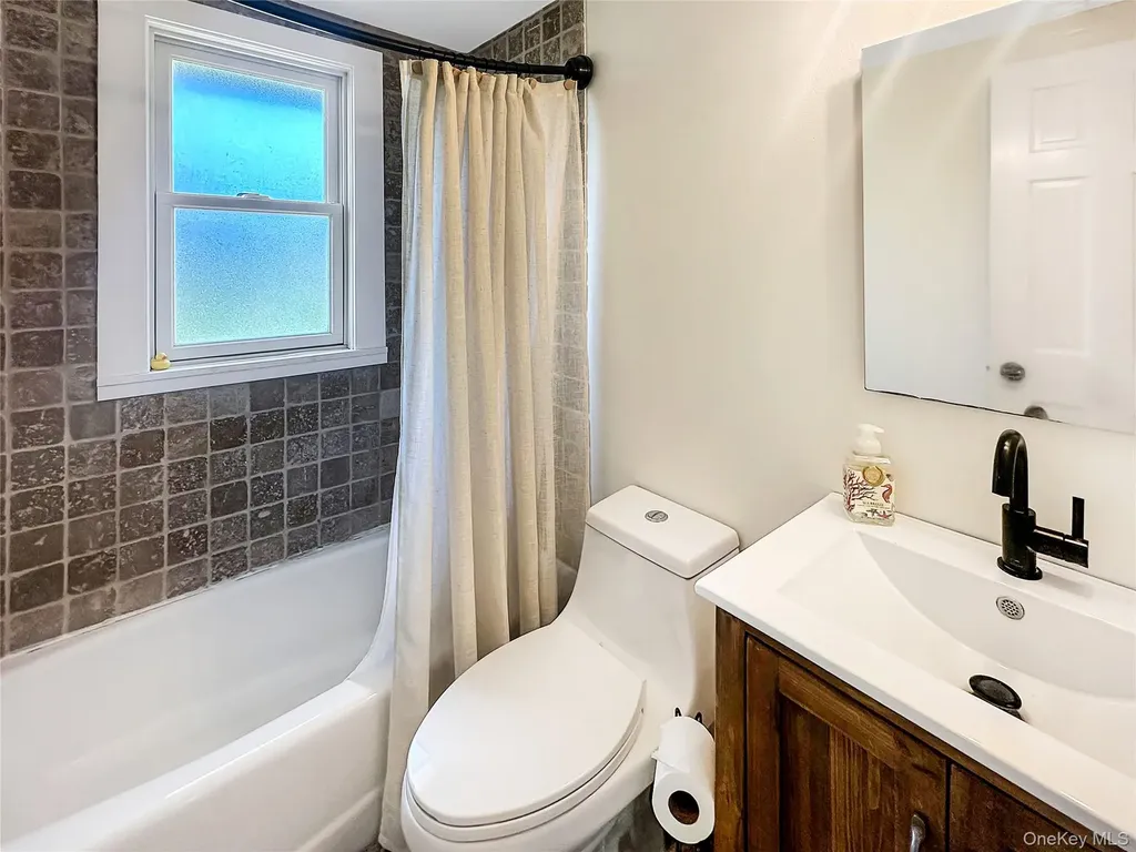 57 Nash Avenue Flanders NY 11901