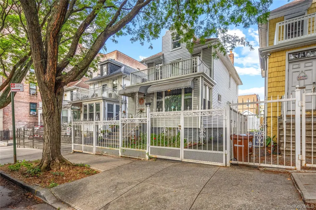 667 E 230th Street Bronx NY 10466