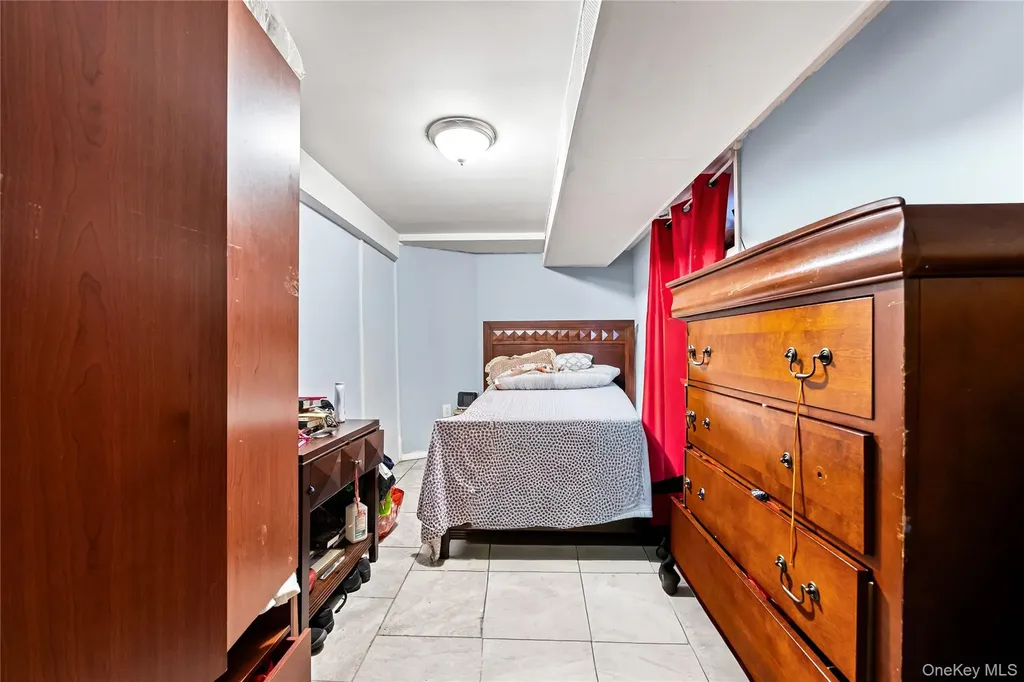 667 E 230th Street Bronx NY 10466