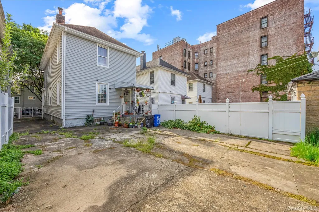 667 E 230th Street Bronx NY 10466