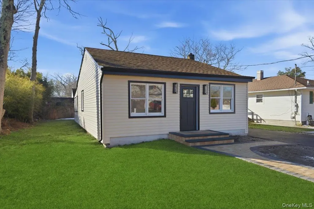 38 Lafayette Drive Shirley NY 11967