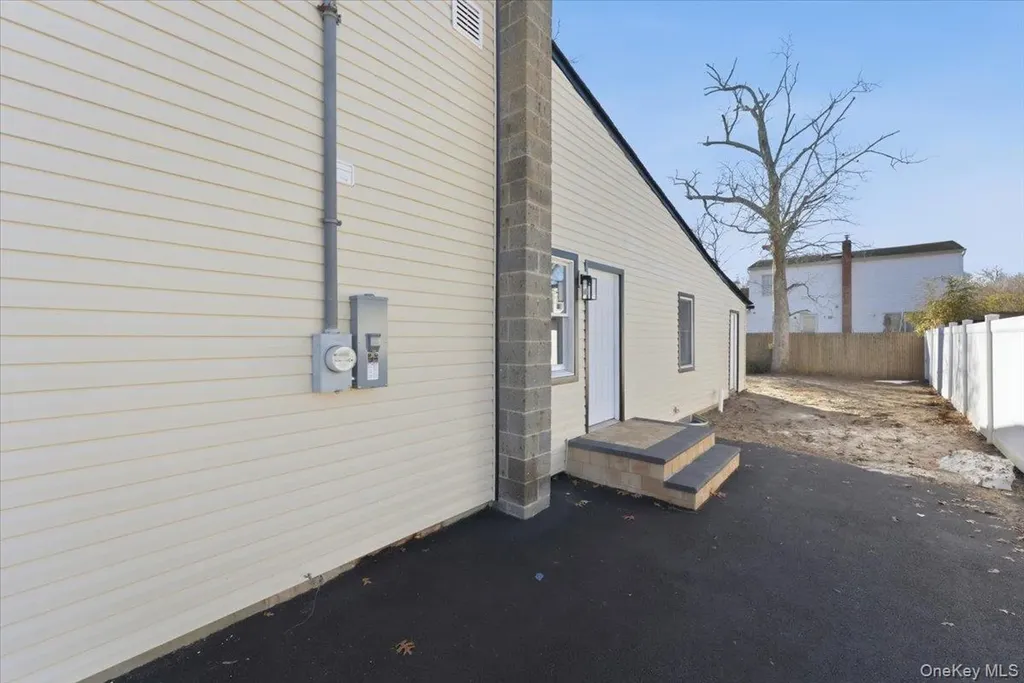 38 Lafayette Drive Shirley NY 11967