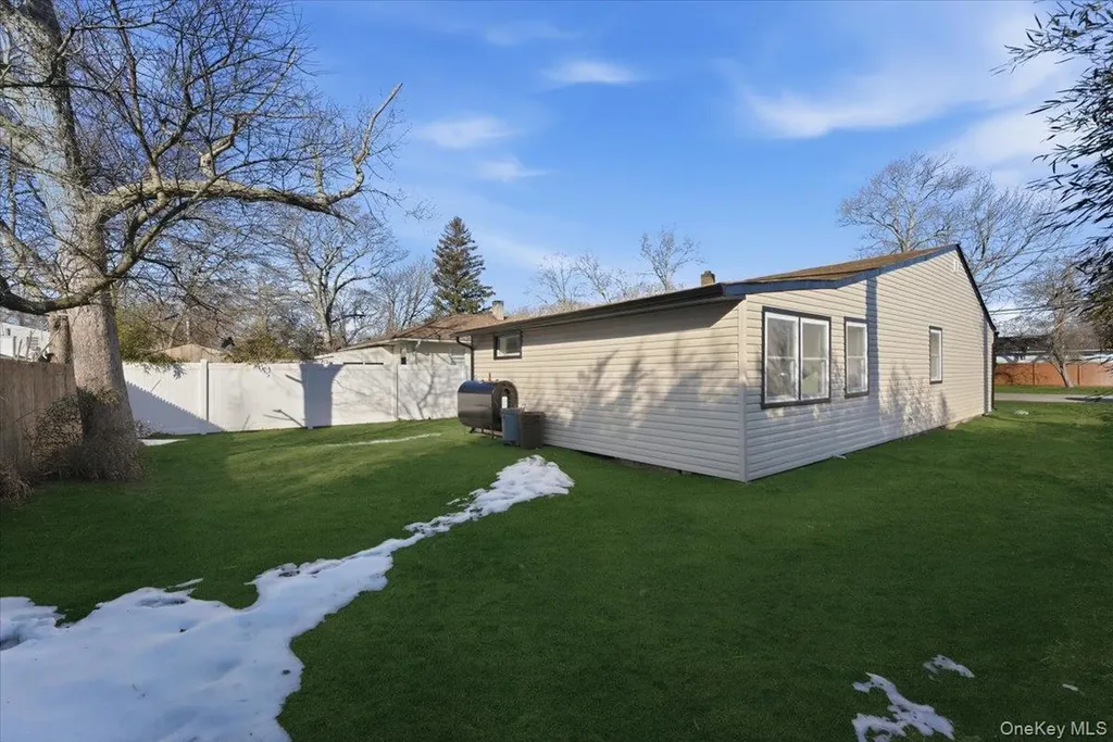 38 Lafayette Drive Shirley NY 11967