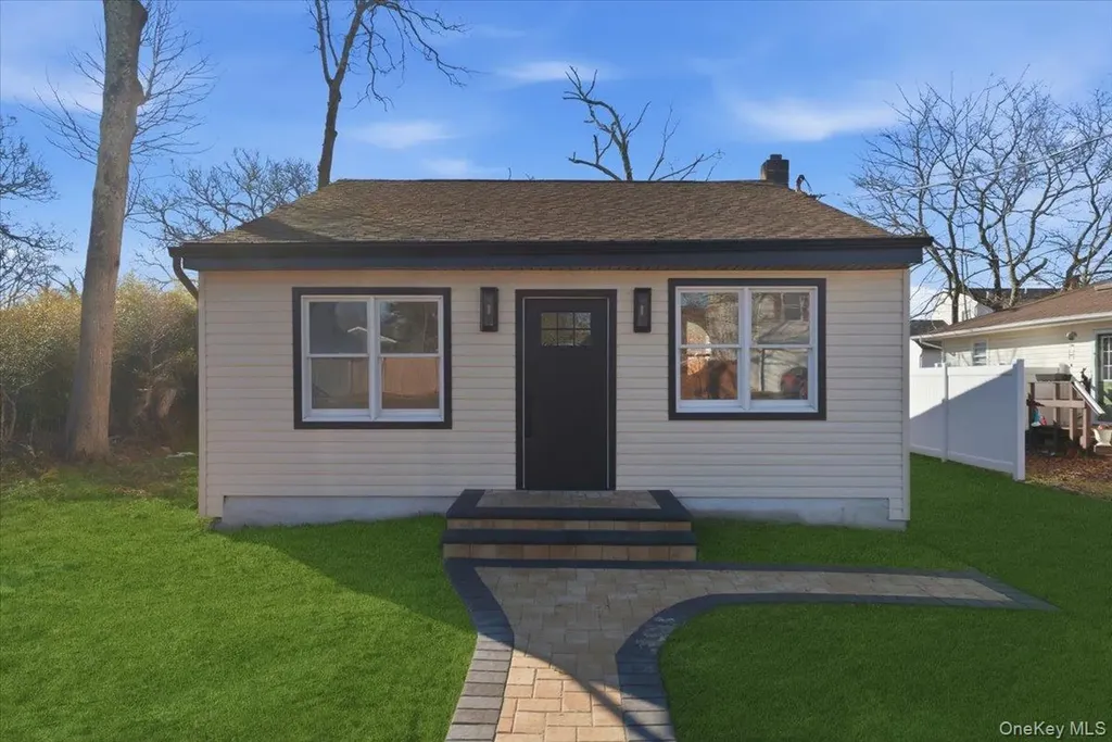 38 Lafayette Drive Shirley NY 11967