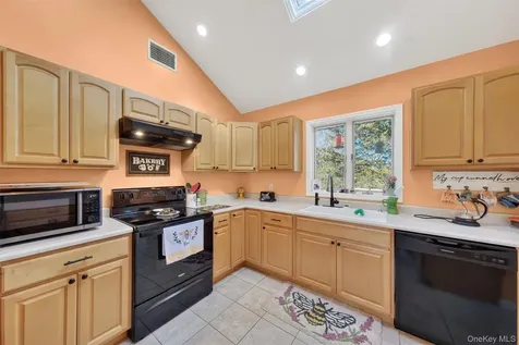 13 Timberline Drive Poughkeepsie NY 12603