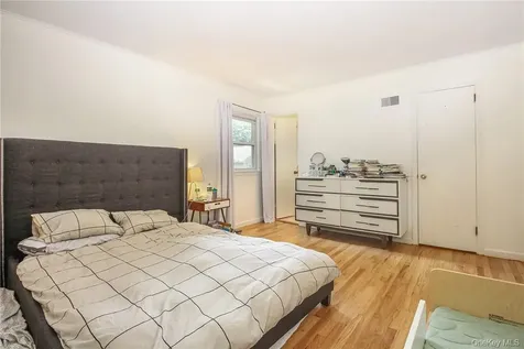 238 Rosehill Avenue New Rochelle NY 10804