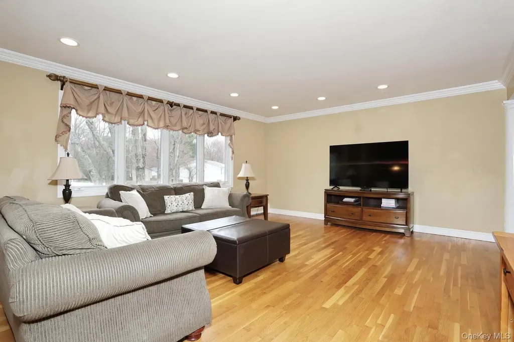 38 Westlyn Drive Bardonia NY 10954