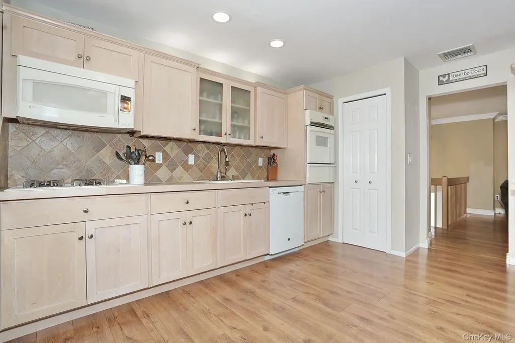 38 Westlyn Drive Bardonia NY 10954