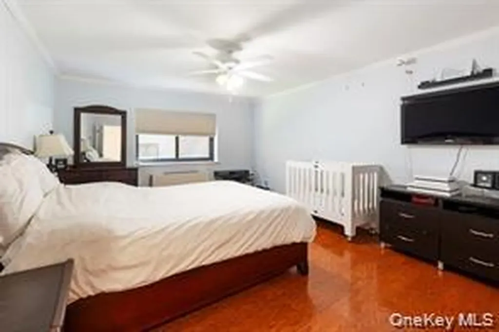 21 Canterbury Road Great Neck NY 11021