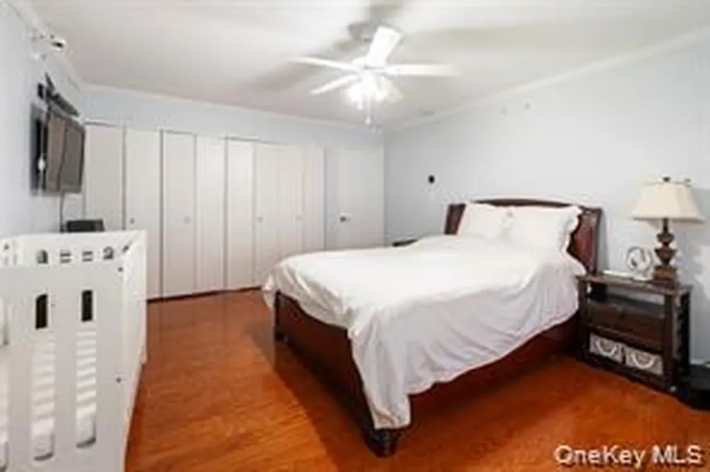 21 Canterbury Road Great Neck NY 11021