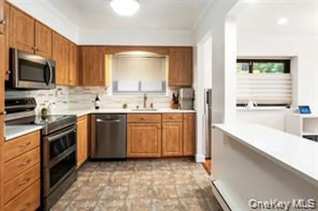 21 Canterbury Road Great Neck NY 11021