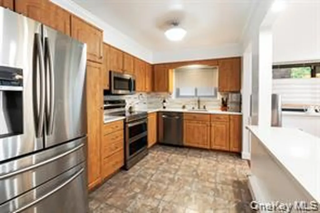 21 Canterbury Road Great Neck NY 11021
