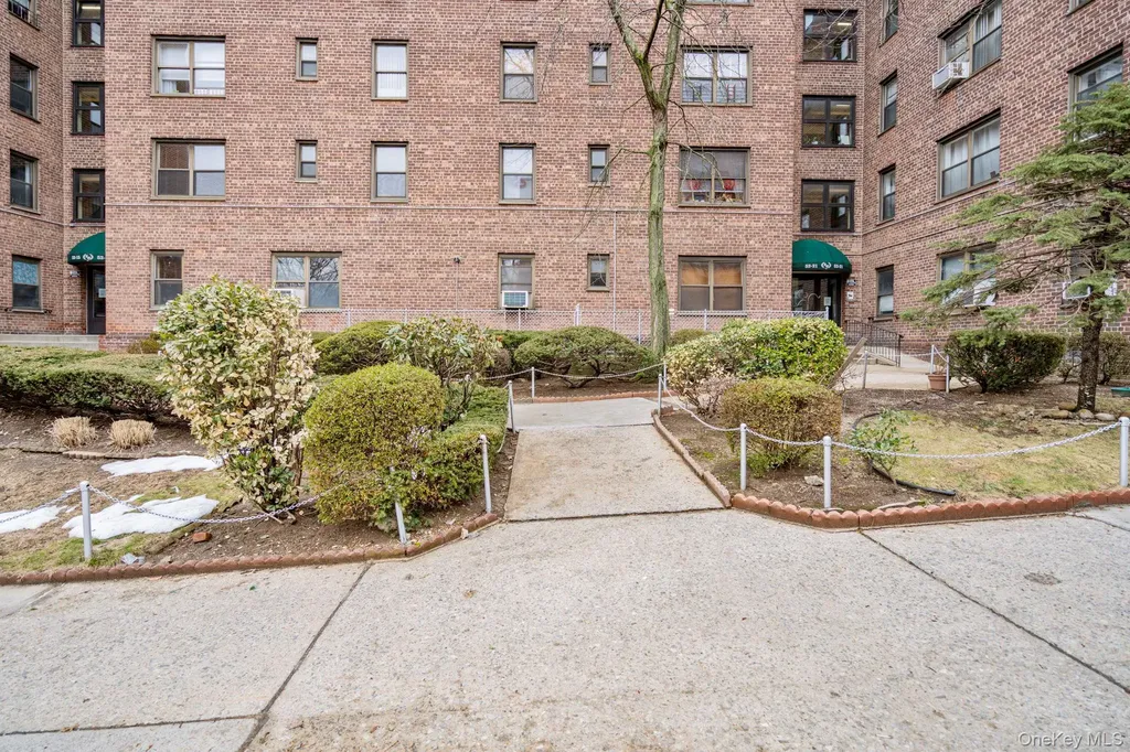 5221 65th Place Maspeth NY 11378