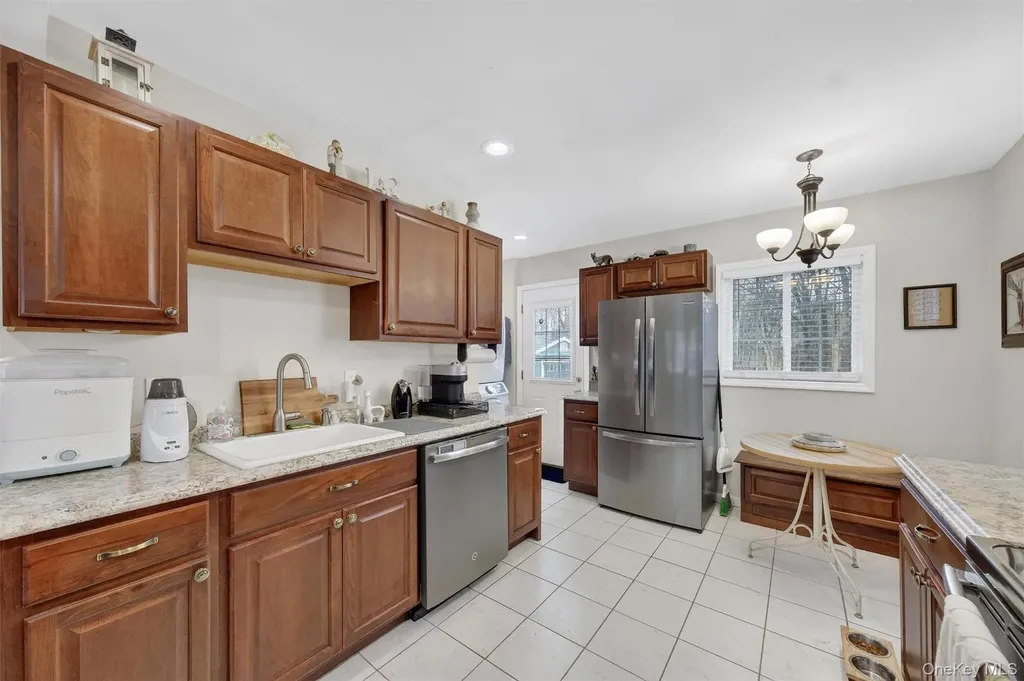 8 Van Wyck Drive Poughkeepsie NY 12601