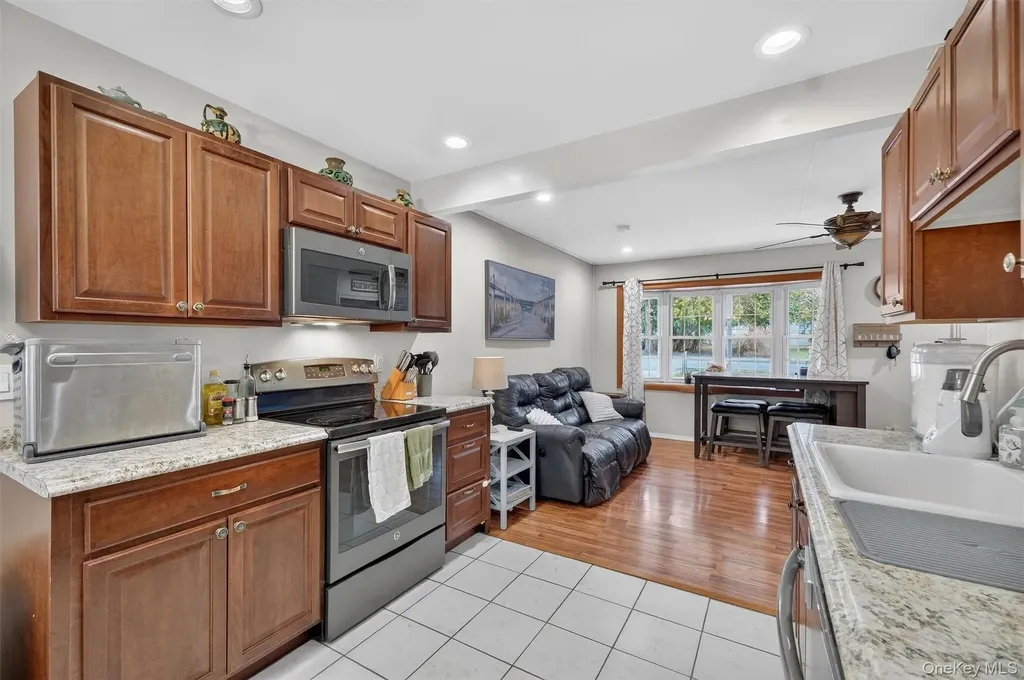 8 Van Wyck Drive Poughkeepsie NY 12601