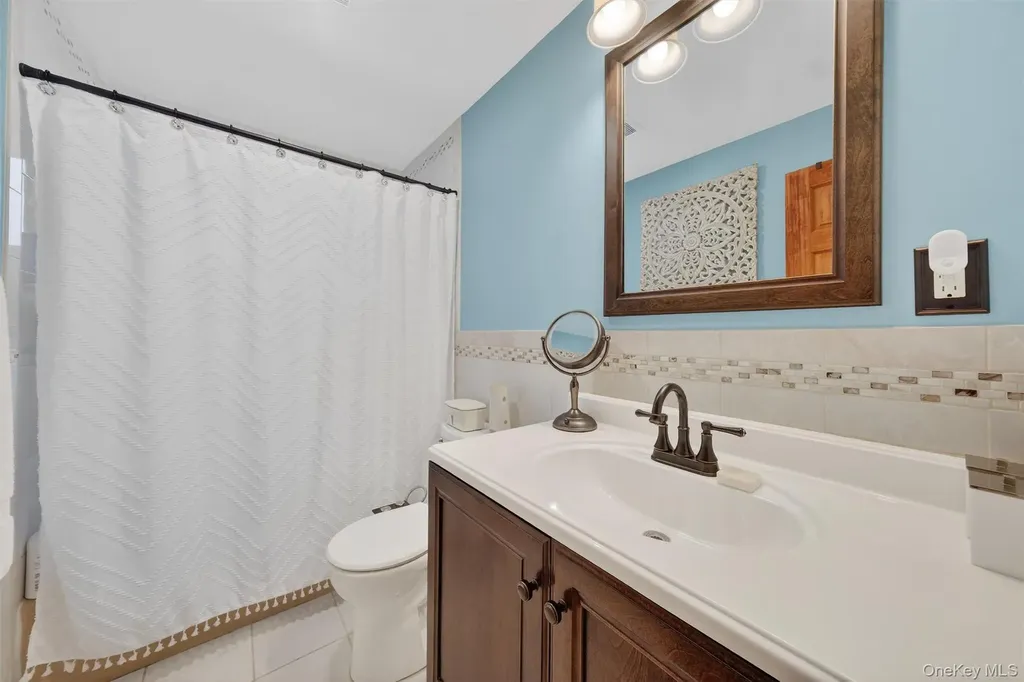 8 Van Wyck Drive Poughkeepsie NY 12601