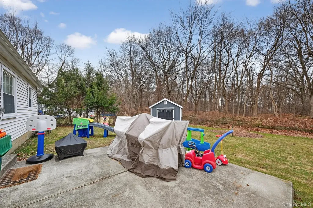 8 Van Wyck Drive Poughkeepsie NY 12601