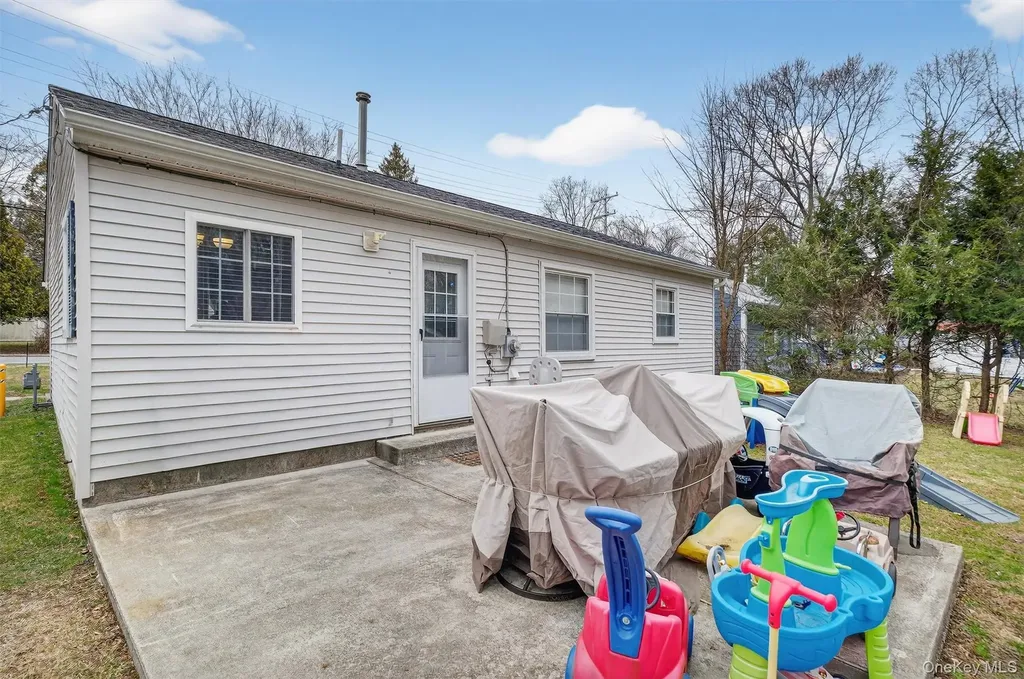 8 Van Wyck Drive Poughkeepsie NY 12601