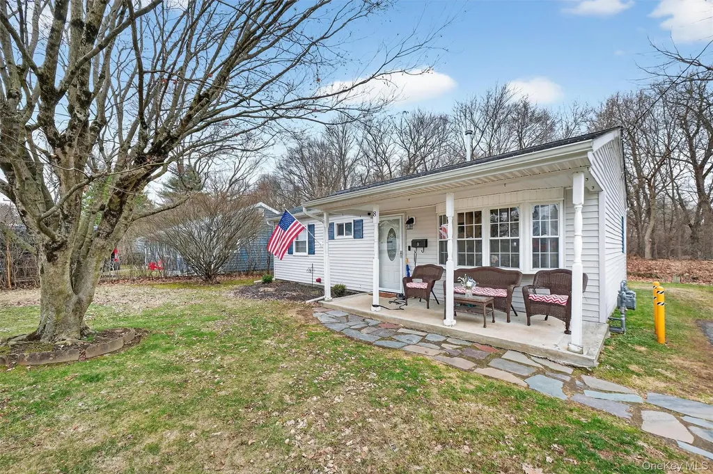 8 Van Wyck Drive Poughkeepsie NY 12601