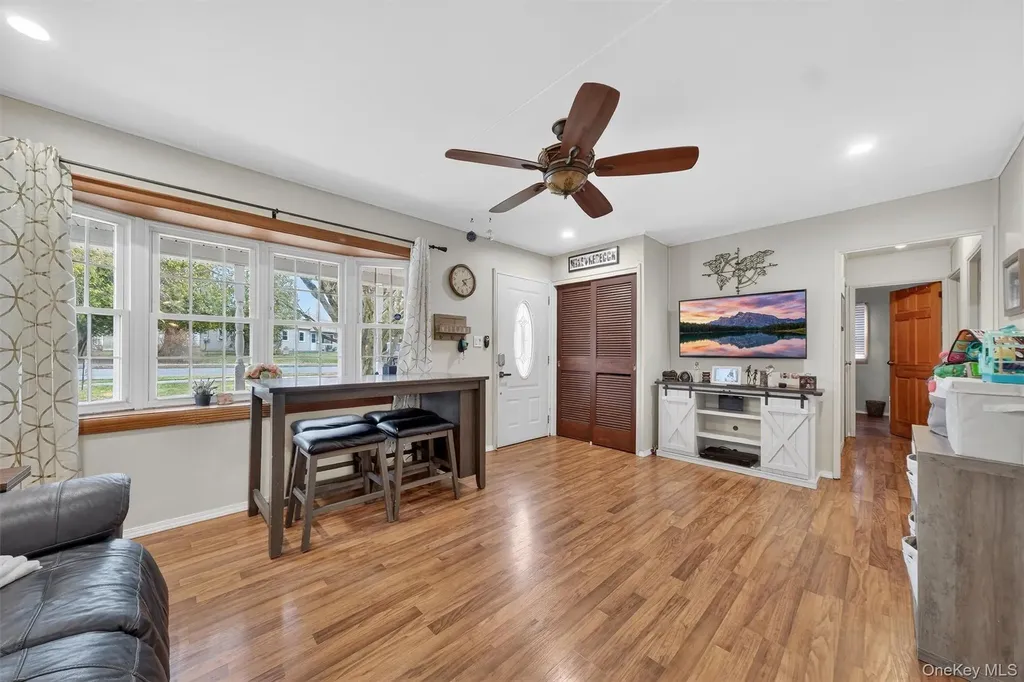 8 Van Wyck Drive Poughkeepsie NY 12601
