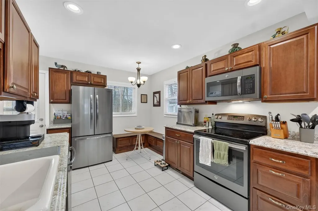 8 Van Wyck Drive Poughkeepsie NY 12601