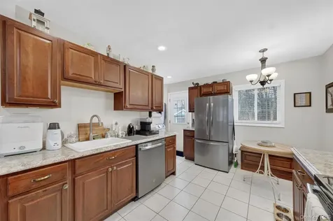8 Van Wyck Drive Poughkeepsie NY 12601