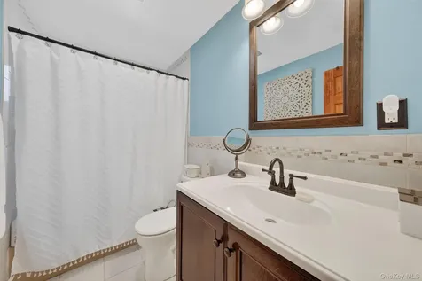 8 Van Wyck Drive Poughkeepsie NY 12601