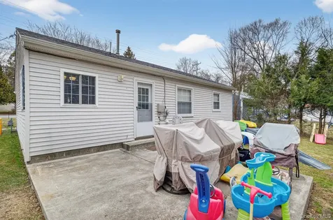 8 Van Wyck Drive Poughkeepsie NY 12601