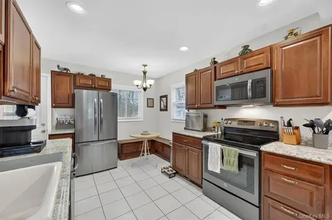 8 Van Wyck Drive Poughkeepsie NY 12601