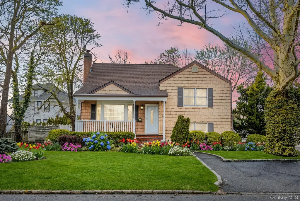 88 Evans Avenue Albertson NY 11507