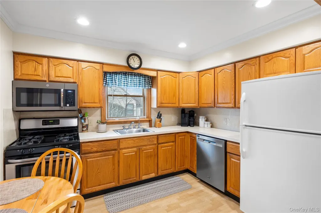 88 Evans Avenue Albertson NY 11507