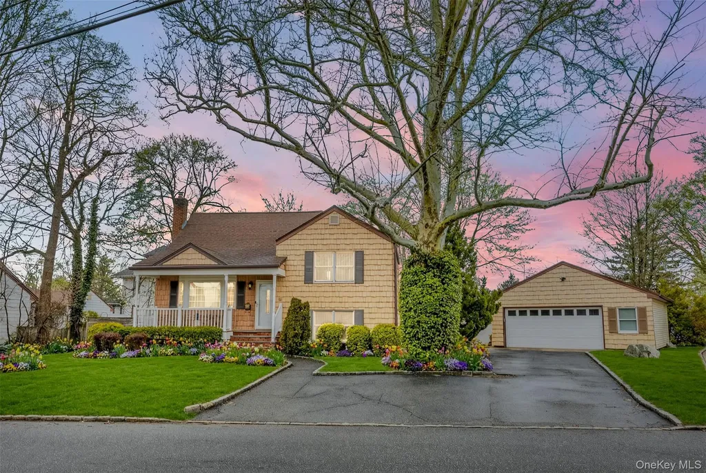 88 Evans Avenue Albertson NY 11507